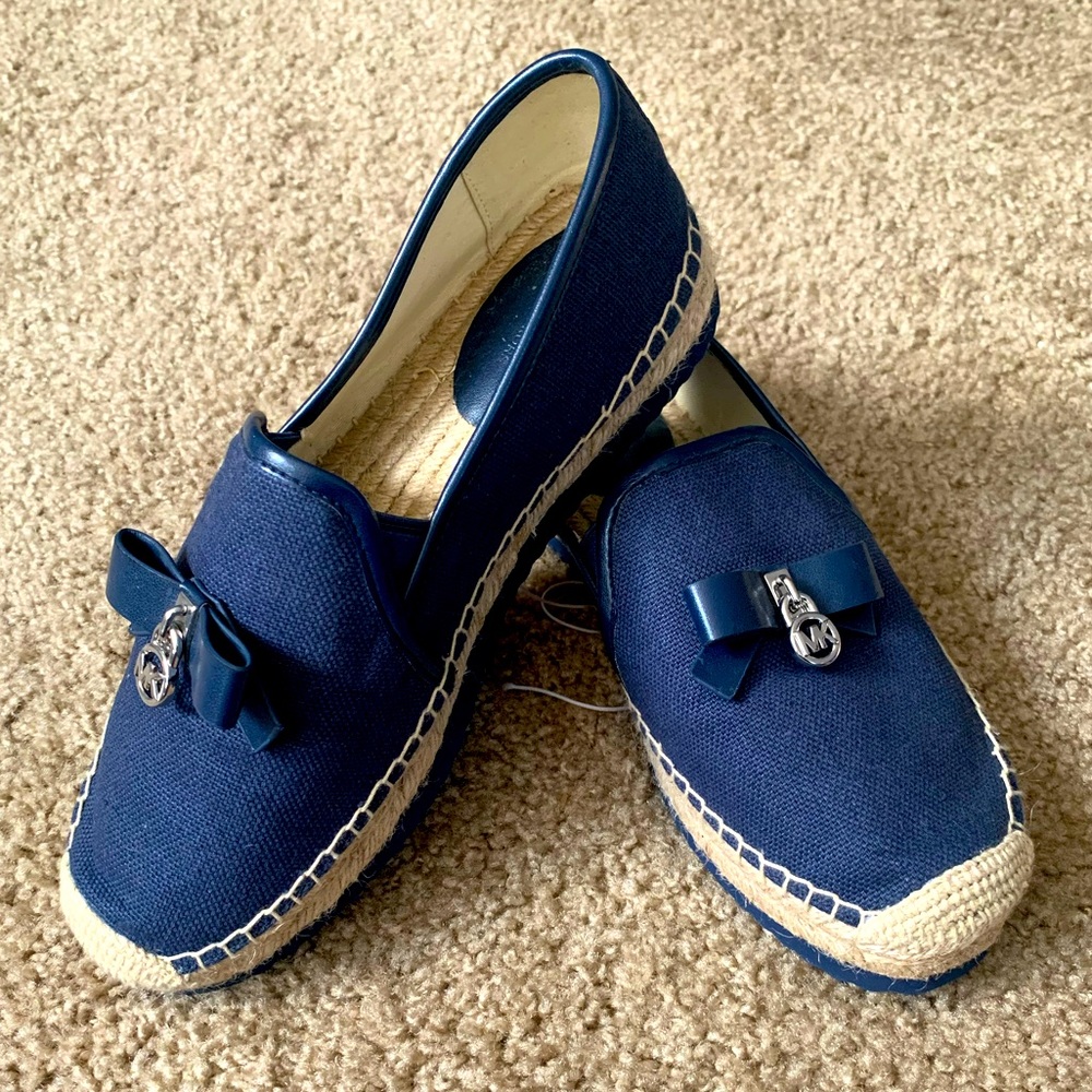✨NEW✨MICHAEL KORS NAVY BOW TIE ESPADRILLES - Picture 1 of 9